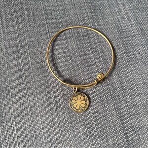 Alex & Ani Gold 4 leaf clover Flower Charm Bracelet 2012 Energy design pre-owned